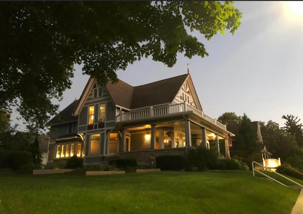 Astor House Bed & Breakfast Green Bay Exterior photo