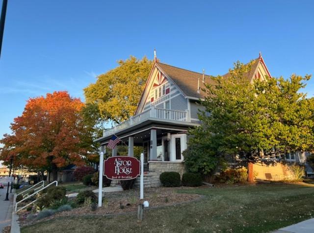 Astor House Bed & Breakfast Green Bay Exterior photo