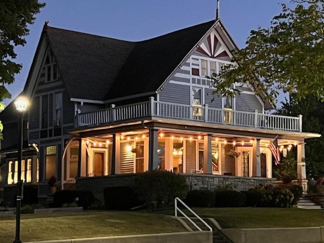Astor House Bed & Breakfast Green Bay Exterior photo