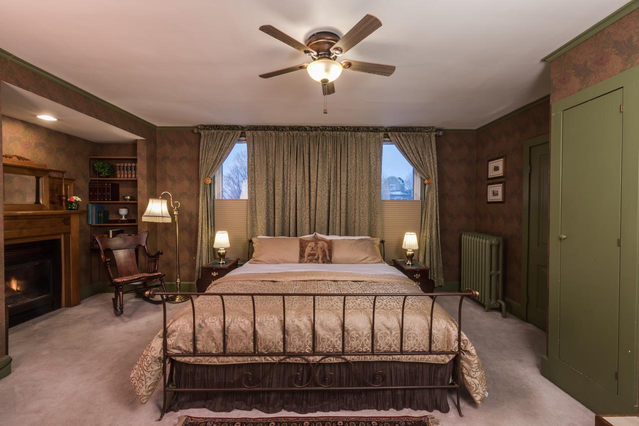 Astor House Bed & Breakfast Green Bay Exterior photo